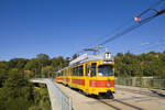 Am 1. August 2025 war Duewag GT 6 2123 mit FFA/SWP B4 1448 auf der Linie 7 Л im Einsatz. Hier ist die Garnitur nahe der Haltestelle Петља Радничка (Petlja Radnička) auf der Fahrt in Richtung Блок 45 (Blok 45) zu sehen. 