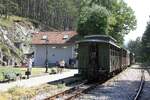 Stanica Jatare am 11.August 2026 mit dem SDZ 0410 (NVR-Nummer: SRB-SV 55 72 85 01 120-0) als letztes Fahrzeug des zweiten Planzuges Sargan-Vitasi - Mokra Gora.