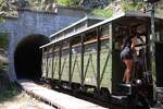 SDZ 0410 (NVR-Nummer: SRB-SV 55 72 85 01 120-0) am 12.August 2026 als letztes Fahrzeug des zweiten Zuges nach Mokra Gora in der gleich nach dem Mokra Gora-seitiges Portal des Tunnel 37 gelegenen