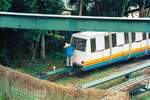 Zug L der SDC Sentosa Monorail erhält im Depot eine Kosmetik. Bild vom 08.Mai 2002. (Fotoscan)
