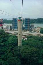 Stützturm 1 der Singapore Cable Car MFLG Mount Faber-Linie, Tragseilhöhe 80 m über dem Meer.