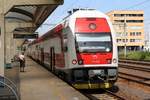 ZSSK 971 012-4 als Os 4723 (Bratislava-Petrzalka - Senec) am 06.August 2018 im Bahnhof Bratislava-Petrzalka.