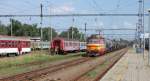 240 105-7 der ZSSKC mit Kesselzug fhrt neben Abstellgleisen des Bahnhofes Bratislava-Nov Mesto/Preburg-Neustadt; 05.08.2011