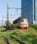 230 045-7 der Tschechischen Bahn (ČD), seit 2007 im Dienste der LOKORAIL AG (Slowakei); hier am 05.08.2011 an der Verbindungsbahn zwischen Bratislava hl. st./Preburg Hbf. und B.-Nov Mesto/P.-Neustadt