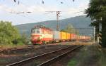 230 045-7 der Tschechischen Bahn (ČD), seit 2007 im Dienste der LOKORAIL AG (Slowakei); hier vor Bahnhof Devnska Nov Ves/Theben-Neudorf; 27.07.2012