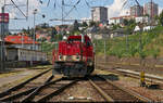 Nachschuss vom Bahnsteigende auf 736 103-3, die von der Abstellung auf das Gleisvorfeld von Bratislava hl.st.