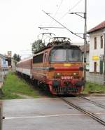 240 119-8 mit Regionalzug Os 7303 (Vrtky/Ruttek, werktags, mit D-Lok –) Bansk Bystrica/Neusohl – Zvolen os.