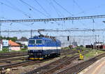 362 011, die einen Zug aus Banska Bystrica brachte, rangiert am 10.07.2020 aus dem Bahnhof Bratislava hl.st.