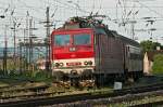 ZSR 362 001 qult sich mit Os 3036 aus Nove Mesto nad Vahom in den Hauptbahnhof Bratislava.