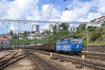 Am 11. August 2016 ist 363 528 mit einem Güterzug unterwegs und konnte bei der Durchfahrt in Bratislava hlavná stanica festgehalten werden. 