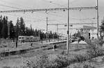 12.08.1982: Hohe Tatra (Slowakei). Im Zentrum der Tatra-Touristik liegt Strbske Pleso. Mehrere Straßenbahn-ähnliche Bahnen führen hier hin