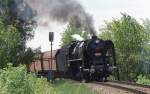 Da das Einfahrtsignal der Strecke aus Prievidza in den Bahnhof Horna Stubna
 rot  zeigte, hatte ich am 19.5.2004 eine weitere Gelegenheit diesen
besonderen Zug noch einmal zu fotografieren. Hier fhrt die 556.036 gerade 
wieder an, um wenig spter im Bahnhof Horna Stubna anzukommen.  