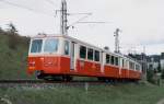 Steuerwagen 905952 voraus fhrt ein Zug der Zahnradbahn aus dem Bahnhof   Strba am 3.5.2003 nach Strbske Pleso aus.