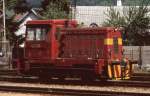 Die kleine T 2121598 pr�sentierte sich im Bahnhof Vrutky am 18.5.2004 fast  in Ursprungsausf�hrung mit alter Nummer und rotem Stern.