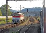 „Taucherbrillen“-Hauptbahnhof in der Mittelslowakei ∙ Fernzug R 934 „Gemeran“ („Der Gemerer“, mit 754 072-7) aus Koice/Kaschau kommt im Bereich des