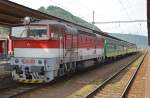 750 032-5 mit Regionalzug Os 6209 Zvolen os. st./Altsohl Persbf. (09:29) – Lučenec/Lizenz – Fiľakovo/Fileck (11:01); 28.06.2013 