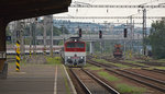 754 056-0 mit Fernzug R 930 „Ipeľ“ Košice/Kaschau (05:23) – Zvolen os. st./Altsohl Persbf. (09.03) fährt in den Zielbahnhof ein; 24.07.2016