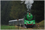 486.007 vom Depot Vrútky (SK) mit einem ÖGEG Fotozug auf der hauseigenen Strecke zwischen Timelkam und Ampflwang, aufgenommen bei Kilometer 3,5 am 2.10.2016.