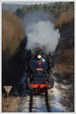 498.104 mit ihrem Sonderzug Sp 11045 von Vesel� nad Moravou nach Nov� Mesto nad V�hom am 29.12.12 aufgenommen zwischen Star� Tur� und Vaďovce.