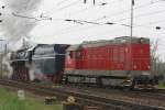 SK-JUSO 720 594-1 (angeschrieben als CSD T435 0594) und 498 104 am 12.April 2014 im Bf. Devinska Nova Ves.