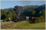 555 3008 an der Spitze und 555 0153 als Schiebe mit ihrem Fotosonderzug Pn 90050 von Benešov u Prahy nach Světlá nad Sázavou, am 22.9.2019 in Budčice. 