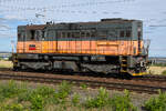 740 401 am 5 September 2026 in Leopoldov und verlässt den Bahnhof in Richtung Süden.