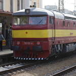 Festival parních lokomotiv v Benešově 2025, 751 131-4 rangiert an einen soeben eingelaufen  Sonderzug.