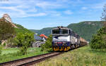 756 003 und 756 008 mit dem 51300 (Kapu�any pri Pre�ove - Sto�ok) bei Vidov� 5.5.26  