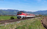 757 015 mit dem R 933 (Zilina - Banska Bystrica) bei Mal� Čepč�n 4.5.26  