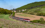 757 009 mit dem R 920 (Kosice - Zvolen osobna stanica) bei Hodejov 4.5.26
