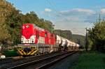 742 119 im letzten Sonnenlicht an der Spitze dieses Kesselwagenganzzuges. Nachgeschoben hat brigens die BR 740 657. Bratislava Lamac, am 19.09.2010.