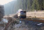 751 173 ZSSK Cargo (Rabbit Rail) zu sehen am 25.03.22 mit einem leeren Holzzug zwischen Olovi und Rotava.