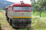 Auf dem Weg nach Prievidza begegnete mir am 31.5.2005 im kleinen Landbahnhof
Velke Uherce die 751043 mit ihrem Gterzug Begleitwagen.