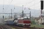 ZSSKC 751 201-5, vermietet an den Albatros-Klub Bratislava und angeschrieben als CSD T478 1201, fhrt am 12.April 2014 in Devinska Nova Ves ein.