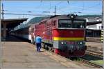 Eindrücke von unsrerer Eisenbahnreise rund um Österreich.In Zvolen wurde dem D811 von Bratislava nach Kosice die 750 300-6 vorgespannt.