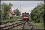 812026 fährt als Zug 5823 nach Zlate Moravce am 16.5.2019 um 14.52 Uhr in den Bahnhof Mana ein.