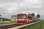 Horna Stubna am 31.5.2005  Triebwagen 812033 fhrt als Os nach Kremnicke Bane weiter.