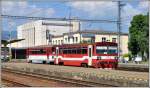812 027-5 und 012 006-3 nach Brezno verlassen als Os7707 den Bahnhof Banská Bystrica.