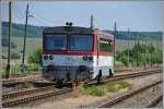 812 052-3 setzt als Extrazug 36723 seine Fahrt ins slowakische Velky Krtis fort.