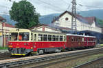 Slowakischer Museumstriebzug mit M152 0004 verlässt am 31 Mai 2015 Vrutky.