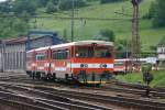 Os Ausfahrt aus dem Bahnhof Kralovany nach Trstena. Am 2.6.2005 fuhr
811003 als dreiteilige Einheit diese Tour.