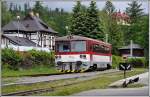 812 015-0 erkennbar schief, das Gleis ist schief :-) in Tatranská Lomnica. (03.06.2014)