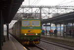 131 004-4 durchfährt mit einem Steinkohlenganzzug den Bahnhof Bohumin.