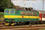 162 006-2 im schönen grün gelb Anstrich am 20.07.2017 im Bahnhof von Ruzomberok.