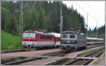 D607  Liptov  nach Kosice mit 361 102-7 und Schiebelok 183 004-1 vor der Rückfahrt nach Poprad-Tatry in Štrba. (06.05.2014)