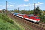 350 017 ist mit EC 272  Jaroslav Hasek  kurz vor Bratislava Hl.st. unterwegs. Die Aufnahme enstand am 30.04.2012 bei Bratislava Vinohrady.