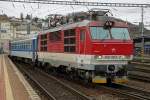 350 003 mit Reisezug in Bratislava Hlavna Stanica am 25.11.2013.