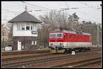 362 001 fährt am 25.02.2019 als Lokzug durch den Bahnhof Hodolin.