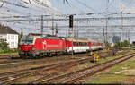 383 105-4 (Siemens Vectron) schlängelt sich in den Hauptbahnhof von Bratislava (SK).