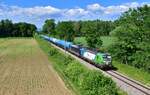 383 112 + 185 545 mit einem Kesselzug am 29.05.2023 bei Wallersdorf.